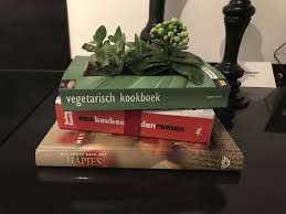 Surprise Voor Iemand Die Van Lezen En Koken Houd In Het Middelste Boek Zit Het Cadeau Grote Boeken Boeken Sinterklaas