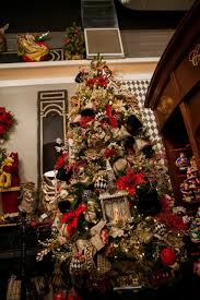 Red And Gold Christmas Tree Decoration Ideas Beautiful Red Gold Black And Whi White Christmas Decor Gold Christmas Tree Decorations Red And Gold Christmas Tree