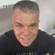 Victor Bravo Sanchez , aún no me lo puedo creer... Aún estoy en shock!!! Q  te pasaría por la cabeza para hacer lo q has hecho. Se te veía muy feliz,  siempre