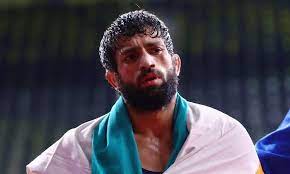 दांत काटने पर भी रवि दहिया ने नहीं छोड़ी गर्दन. Mrs37l2xqdgx0m