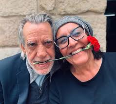 Uxía e Luis Pastor cantam Abril