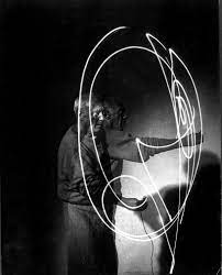 Pablo Picasso S Light Drawings From 1949 Light Painting Photography Picasso Light Painting Light Painting