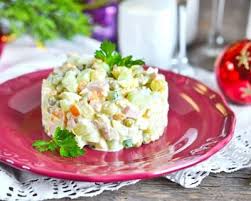 Salade De Pommes De Terre Jambon Carottes Facon Russe Recette Salade Pomme De Terre Salade Pomme Alimentation