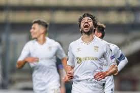 Braga kulübü, 32 yaşındaki arjantinli nico gaitan ile 1+1 yıllık sözleşme imzalandığı duyurdu. Video Gaitan Estreia Se Com Golaco E Sc Braga Volta A Vencer Na Liga Europa Visao De Mercado