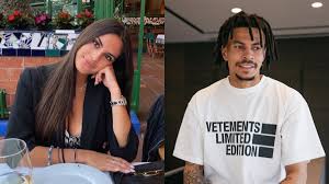 She is considered a spanish style icon, with glamorous, happy snaps of her jetset lifestyle shared on social media. Jeesimcyoix9fm