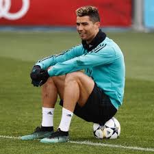 Pull nike en parfait état, très rarement porté ! The Sweater Blue Training Real Madrid Worn By Cristiano Ronaldo On His Account Instagram Spotern