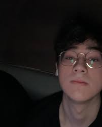 Ian Hohl's Instagram, Twitter & Facebook