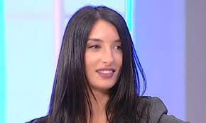 Έχει μια κορούλα 6 ετών. Af Mparmpa 3espase H Mhtera Toy Monteloy Poy Profylakisthke Gia Thn Kokainh O Alhths Aftodioikisi Gr