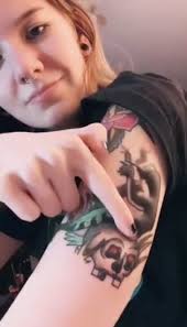 Télécharger des livres par aroa moreno date de sortie: Tattoo Fan Shows Off Whopping Ink Bubble Wobbling On Her Arm After Latest Body Art And Says It S Totally Normal
