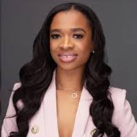 Anna Comer's Instagram, Twitter & Facebook