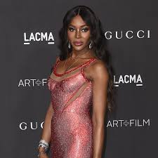 Ούτε το όνομα του μωρού, ούτε. To Neo Egxeirhma Ths Naomi Campbell En Opsei Xristoygennwn 8a S En8oysiasei Queen Plus