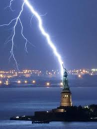 Real Shot Of Lightning That Hit The Statue Of Liberty In New York Usa Lightning Lightning Strikes Nature