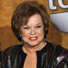 Shirley jane temple was an american film and television actress, singer, dancer, autobiographer, and former united states ambassador to ghana and czechoslovakia, who appeared at the grand premiere of snow white and the seven dwarves. Shirley Temple Ist Tot Fruherer Kinderstar Mit 85 Jahren Gestorben Stars
