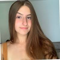 Daphne Kahn's Instagram, Twitter & Facebook