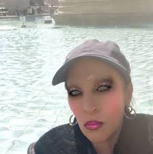 hi, i was wondering if anyone could help me, i'm looking for a lady called pat  mcnab who lived