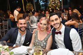 Ester expósito y alejandro speitzer han causado polémica en los últimos días, pues mucho se ha la separación entre ester expósito y alejandro speitzer se hizo evidente luego de que los actores. Carlos Speitzer Minnie West Y Alejandro Speitzer Hace Unos Dias En La Boda De De Tania Ibanez Y Javier Avila Alejandro Celebridades Famosos