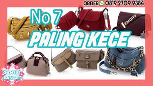 Harga tas selempang wanita cantik dan elegan khsusu hari ini sedang promo, hanya rp 180.000 saja, dari harga normalnya rp 230.000. 7 Model Tas Selempang Wanita Terbaru 2020 2021 Original Brand Harga Murah Review Barang Import Rbi Youtube
