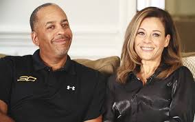 According to tmz sports, dell states sonya cheated on him with a former new england patriots tight end. Stephen Curry S Parents Sonya And Dell Curry Are About To Divorce After 33 Years Of Their Marriage Therecenttimes