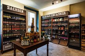 Craft Beer Store Pub Dresden Kunsthof Beautifully Handcraftet Shelfs Dark Timber Sand Colour Photo By Th Loja De Cerveja Loja De Bebidas Loja De Vinhos
