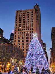 How Many Lights Are On The Chicago Christmas Tree 2021 Best Things To Do In Chicago In December 2021 From A Local The Savvy Globetrotter
