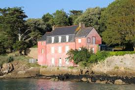 Le Golfe Du Morbihan La Maison Rose De Port Anna Wbzh Golfe Du Morbihan Morbihan Voyage A Faire