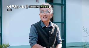 자연에서 식재료를 취득해 요리하는 것으로 유명하고 '방랑식객'이라는 별명을 가졌다. Xwba2sg6d1jbsm