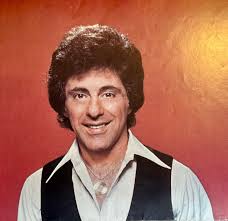 🇺🇸🇺🇸🇺🇸Absolutely amazing💖 Frankie Valli and The Four  Seasons♥️"Silence is Golden"written by💥 Bob Gaudio and Bob Crewe in  1964.Here performed live at 🇺🇸Bally's Casino Atlantic City🇺🇸 NJ  in1992.♥️Robby Robinson music director and ...