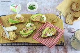 Tartine Son D Avoine Avocat Chevre Et Miel 3 0 Brian Iz In The Kitchen Recette Fromage Petit Dejeuner Et Brunch Tartine