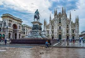 Milano) مدينة تقع شمالي إيطاليا وعدد سكانها 1,308,000 نسمة وهي ثاني أكبر مدن إيطاليا بعد العاصمة روما. Ø¯Ù„ÙŠÙ„ Gay Milan Guide 2021 Ø§Ù„Ø­Ø§Ù†Ø§Øª ÙˆØ§Ù„Ù†ÙˆØ§Ø¯ÙŠ ÙˆØ§Ù„Ø³Ø§ÙˆÙ†Ø§ ÙˆØ§Ù„Ù…Ø²ÙŠØ¯ Travel Gay