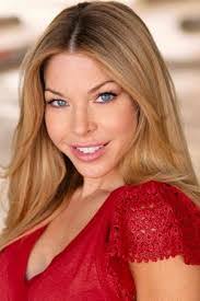 Jennifer Lyons's Instagram, Twitter & Facebook