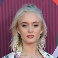 Dua lipa height weight and body details dua lipa height: Dua Lipa Height