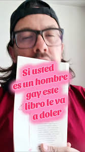 Sígueme aquí @ceruleansergio para que te pueda contar sobre todas esas  personas con una energía muy bella que conocí en la FILbo, como  @kaalashnicov . . La propuesta de Nikol, de poesía