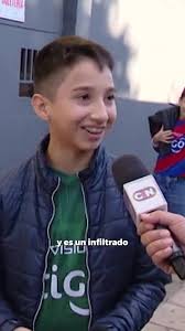 DESDE QUE NACIÓ ES DE LA O ⚪⚫ Nos encontramos con estos hermanitos que  asistieron al partido de Cerro vs. Guaraní. ¿El detalle? Uno de ellos fue  de infiltrado. 🤭👀 ¿Vos compartís