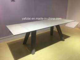 El juego de comedor isis, lo más destacado es la tapa de cristal que además de ser fácil demontar, agrega valor y sofisticación al conjunto, el acabado de la mesa es en su tapizado liso añade finos y elegantes acabados a este juego de comedor que harán de esta el lugar preferido para toda la familia. China Muebles Modernos Juegos De Mesa De Comedor De Cristal Para Oficina En Casa Comprar Mesa De Comedor En Es Made In China Com