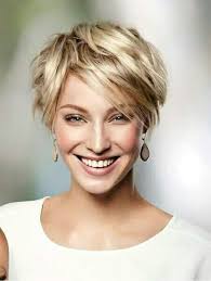 Short Hair Styles Panosundaki Pin