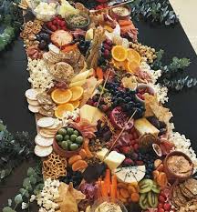 Grosse Kaseplatte Mit Viel Obst Gemuse Und Knabbereien Kaseplatte Anrichten Kaseplatte Dekorieren Knabbereien