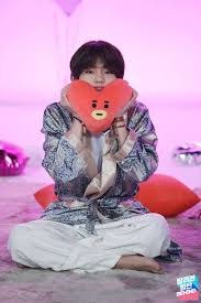Yet, is it simply the looks? ë°©íƒ„ì†Œë…„ë‹¨ Run Bts Ep 97 In 2020 Bts Taehyung Bts Jungkook Taehyung
