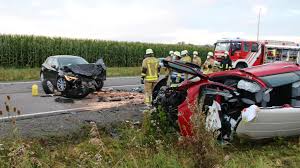 10.040 vw golf fängt mitten auf der a4 nahe görlitz plötzlich feuer! Drei Verletzte Schwerer Unfall Auf Der B470 Bad Windsheim Illesheim Bad Windsheim Nordbayern