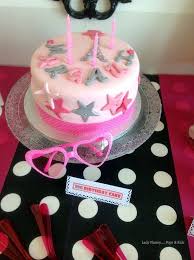 Gateau De Fete Pour L Anniversaire De Margaux 15 Ans Ado Et Parisienne La Sweet Table Miss Paris Hisse Haut Ses Couleurs Cake Birthday Cake Sweet Table