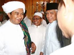 Check spelling or type a new query. Puncak Acara Haul Guru Sekumpul 2020 Guru Zuhdi Dipastikan Pimpin Sholat Isya Berjamaah Di Qmall Banjarbaru Redaksi 8