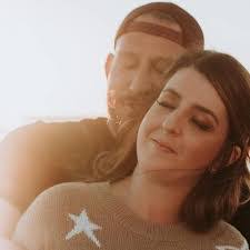 Stephanie Ream's Instagram, Twitter & Facebook