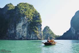 La baia di halong è una delle 7 meraviglie naturali del mondo. Guida Alla Baia Di Halong Quando Andare E Come Visitarla