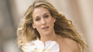 Doch sie kann auch anders! Sarah Jessica Parker Kundigt Kurzes Wiedersehen Mit Carrie Bradshaw An