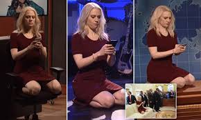 Kate mckinnon reprised her role as kellyanne conway on the saturday, february 11, episode of 'saturday snl just gave a gift to the white house with this sexist, unfunny kellyanne conway skit. Kate Mckinnon Mocks Kellyanne Conway S Couchgate On Snl Daily Mail Online