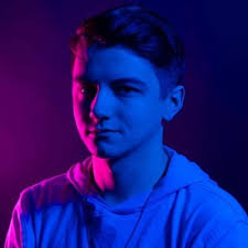 Lachlan (@LachlanLoudon)