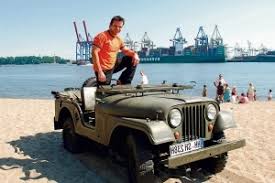 Moin bei steffen henssler, hier erfahren sie alles über steffen, seine restaurants, tourdaten, tv show, kochkurse und vieles. Kultur Showbiz Promi Koch Steffen Henssler Unfall Arger Mit Seinem Luxus Audi Pressfrom Deutschland