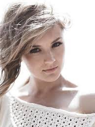 Kerri Summers's Instagram, Twitter & Facebook