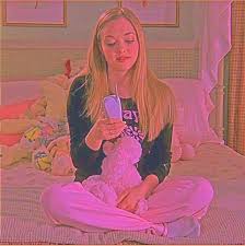 Gretchen tries to correct her and stop her, but karen runs after seth anyway. Karen Smith Mean Girls Aesthetic Y2k Mean Girls Aesthetic Karen Smith Mean Girl Mean Girls