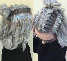 Die sogenannte „twisted crown ist ein cooler look für halboffene, lange haare. Sylvester 2017 Party Frisuren Silber Haar Mit Glitzer Im Ansatz Coole Frisuren Zopf Kurze Haare Flechtfrisuren