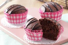 Cupcakecoklat#cupcakekukus bahan cup cake coklat kukus bahan 100 gram margarin 3 butir telur ayam 100 gram gula. Resep Membuat Cupcake Kukus Duo Cokelat Pasti Jadi Favorit Si Kecil Semua Halaman Sajian Sedap